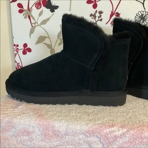 Ugg Women’s Classic mini fluff high-low boots